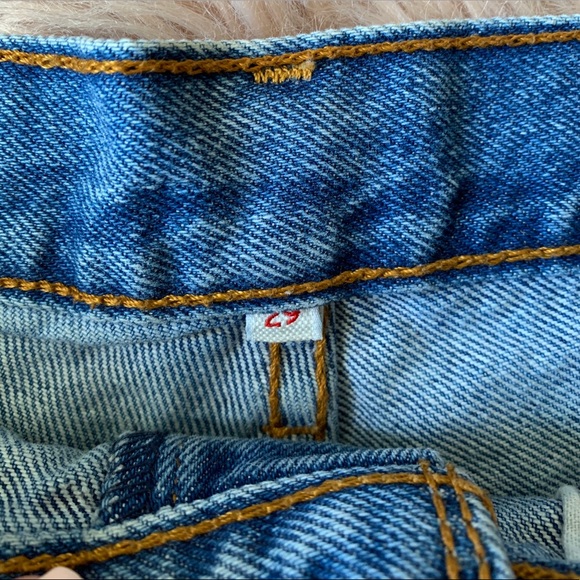 Levi’s High Rise Shorts - Picture 5 of 5